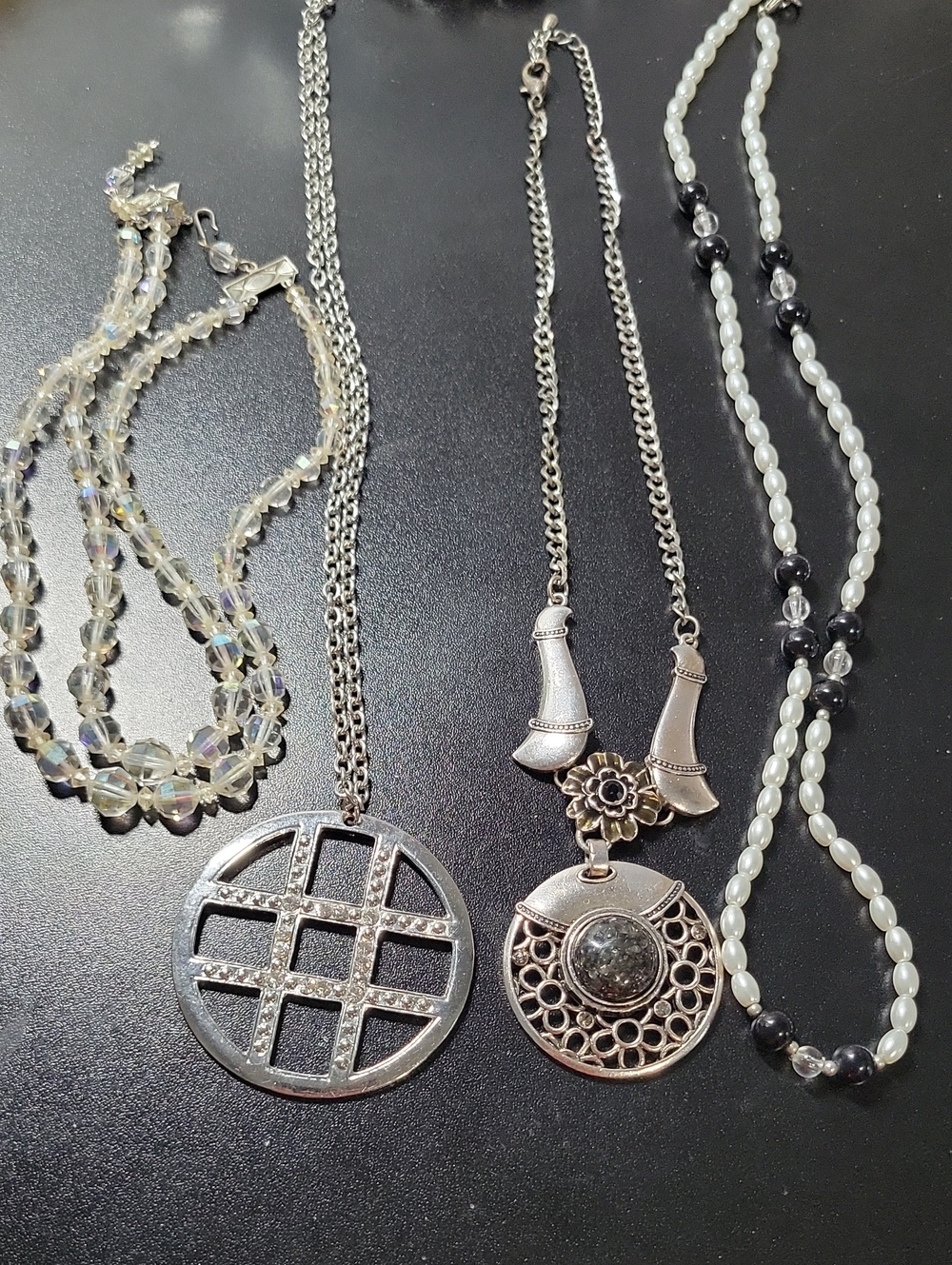 Silver Tone Round Grid Pendant Necklace Lor